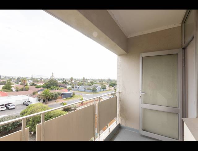 3 BEDROOM APARTMENT TO LET IN TABLE VIEW